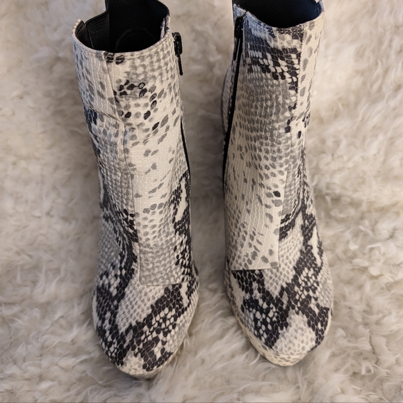 Qupid Snakeskin Heels - Picture 2 of 5